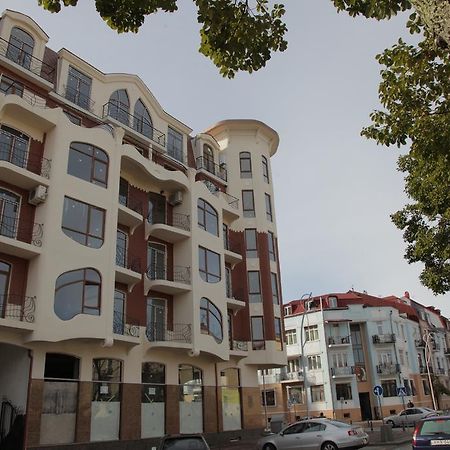 Apartment With Summer Terrace Батуми Стая снимка
