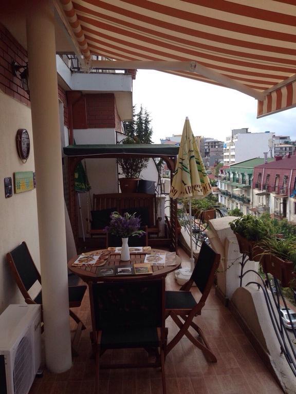 Apartment With Summer Terrace Батуми Стая снимка