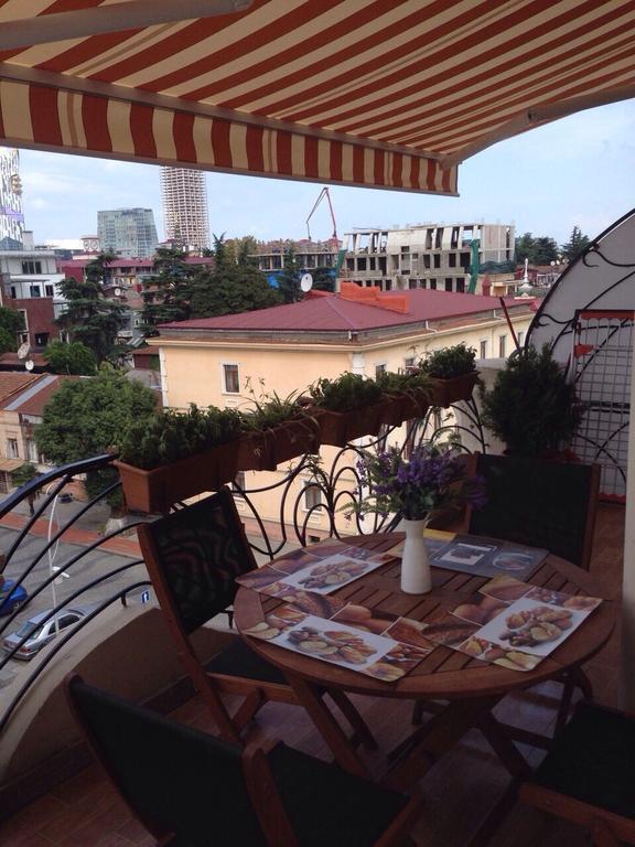 Apartment With Summer Terrace Батуми Стая снимка