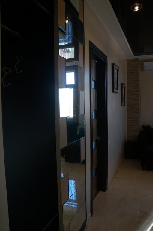 Apartment With Summer Terrace Батуми Стая снимка