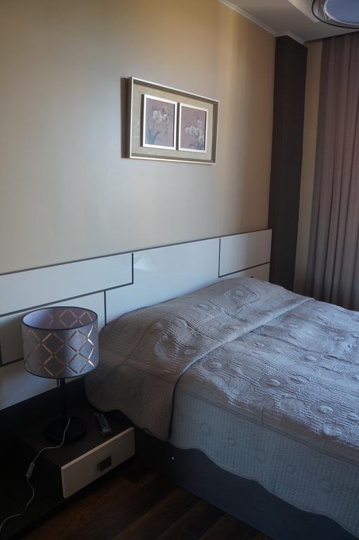 Apartment With Summer Terrace Батуми Стая снимка