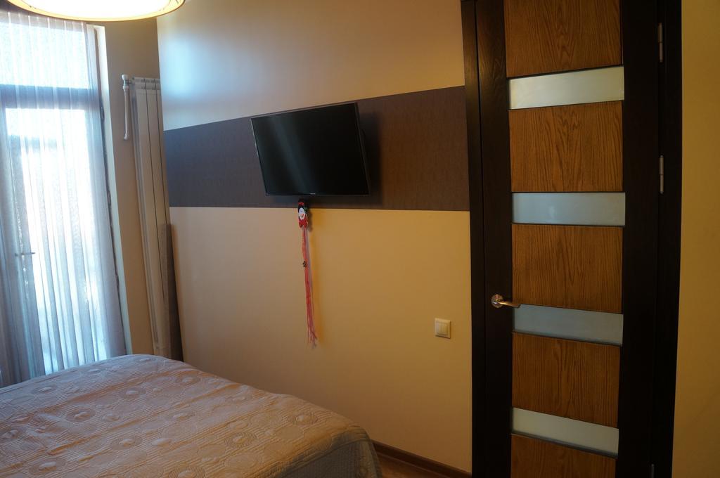 Apartment With Summer Terrace Батуми Стая снимка