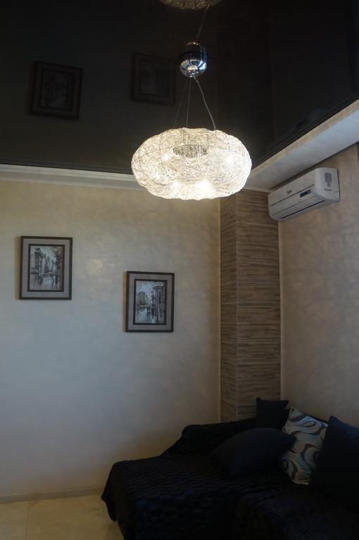 Apartment With Summer Terrace Батуми Стая снимка