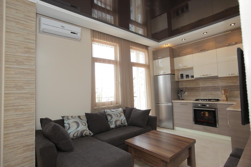 Apartment With Summer Terrace Батуми Стая снимка