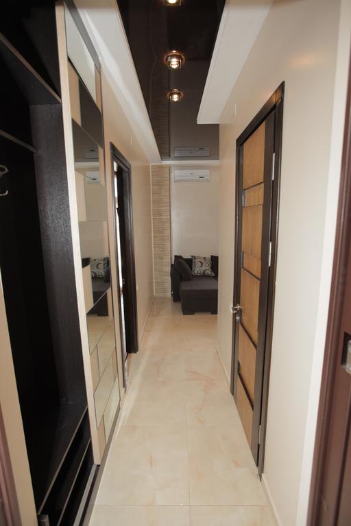 Apartment With Summer Terrace Батуми Стая снимка