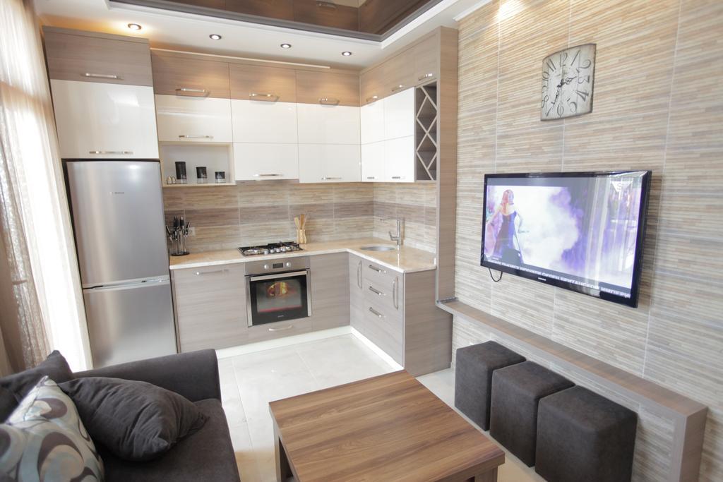 Apartment With Summer Terrace Батуми Стая снимка