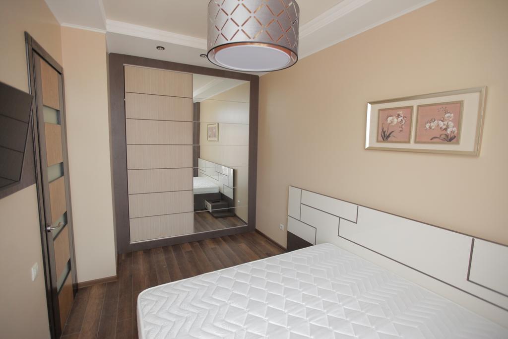 Apartment With Summer Terrace Батуми Стая снимка